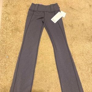 New with tags Lululemon Appreciation pants size 4. Retired style!!